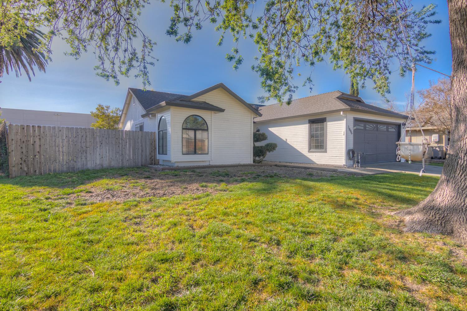 2886 Leslie Lane