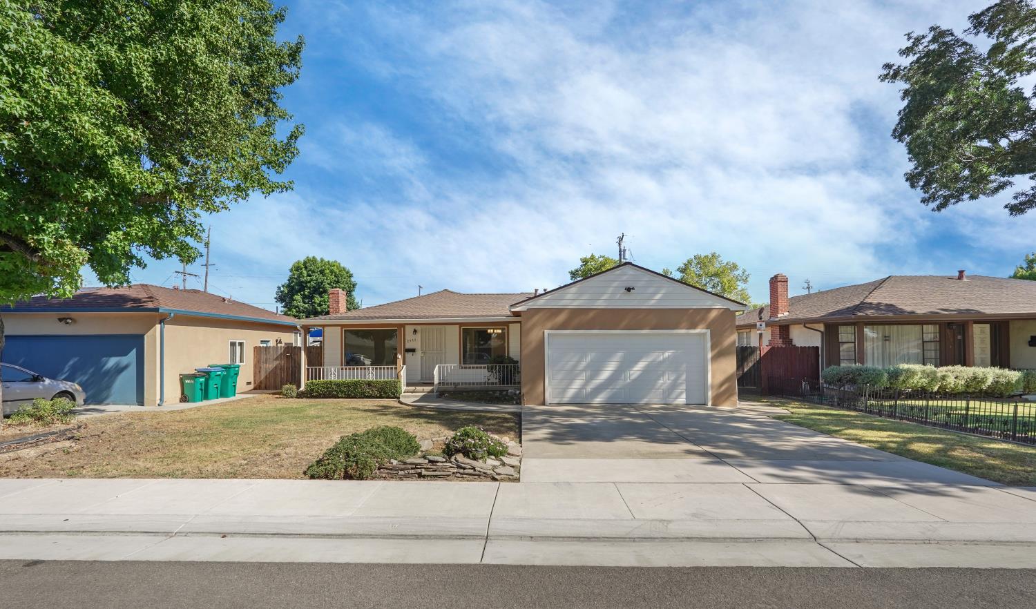 2555 W Sonoma Avenue