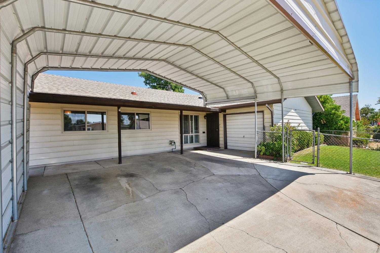 6557 Thomas Drive