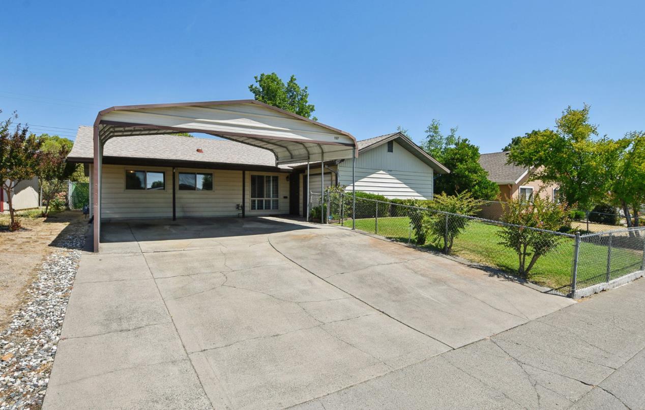 6557 Thomas Drive