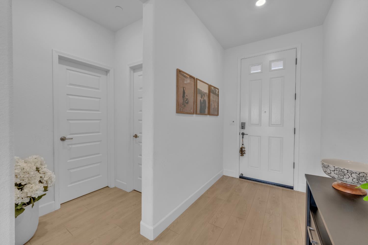 3221 Roslyn Court