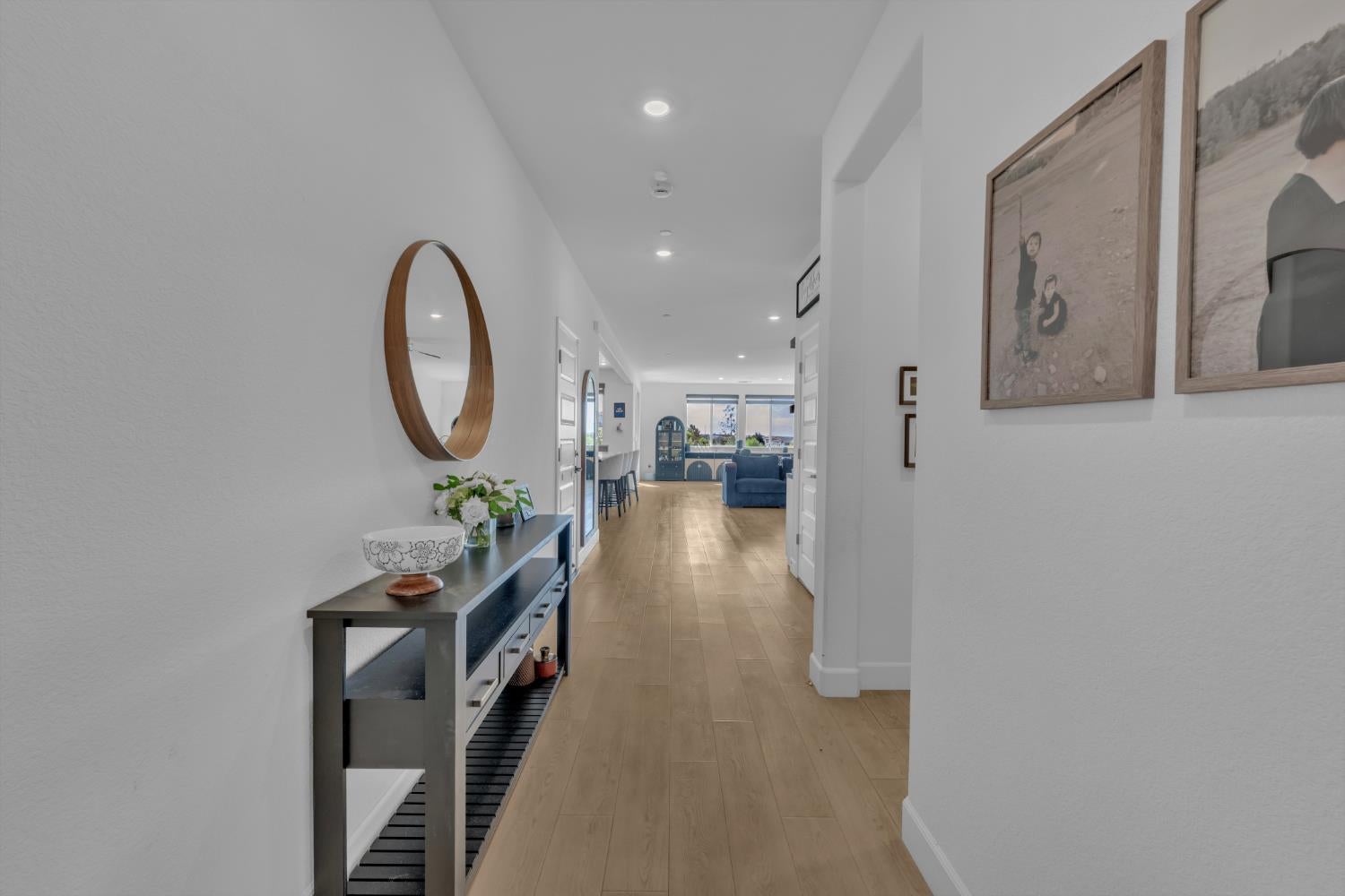 3221 Roslyn Court