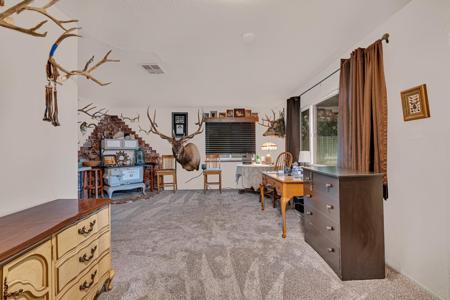 Los Banos, California 93635, United States, 3 Bedrooms Bedrooms, ,2 BathroomsBathrooms,Residential,Active,251508