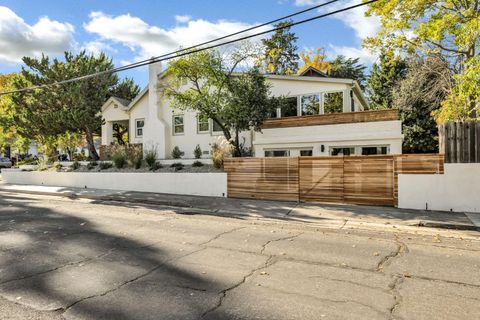 4733 T St Sacramento CA 95819