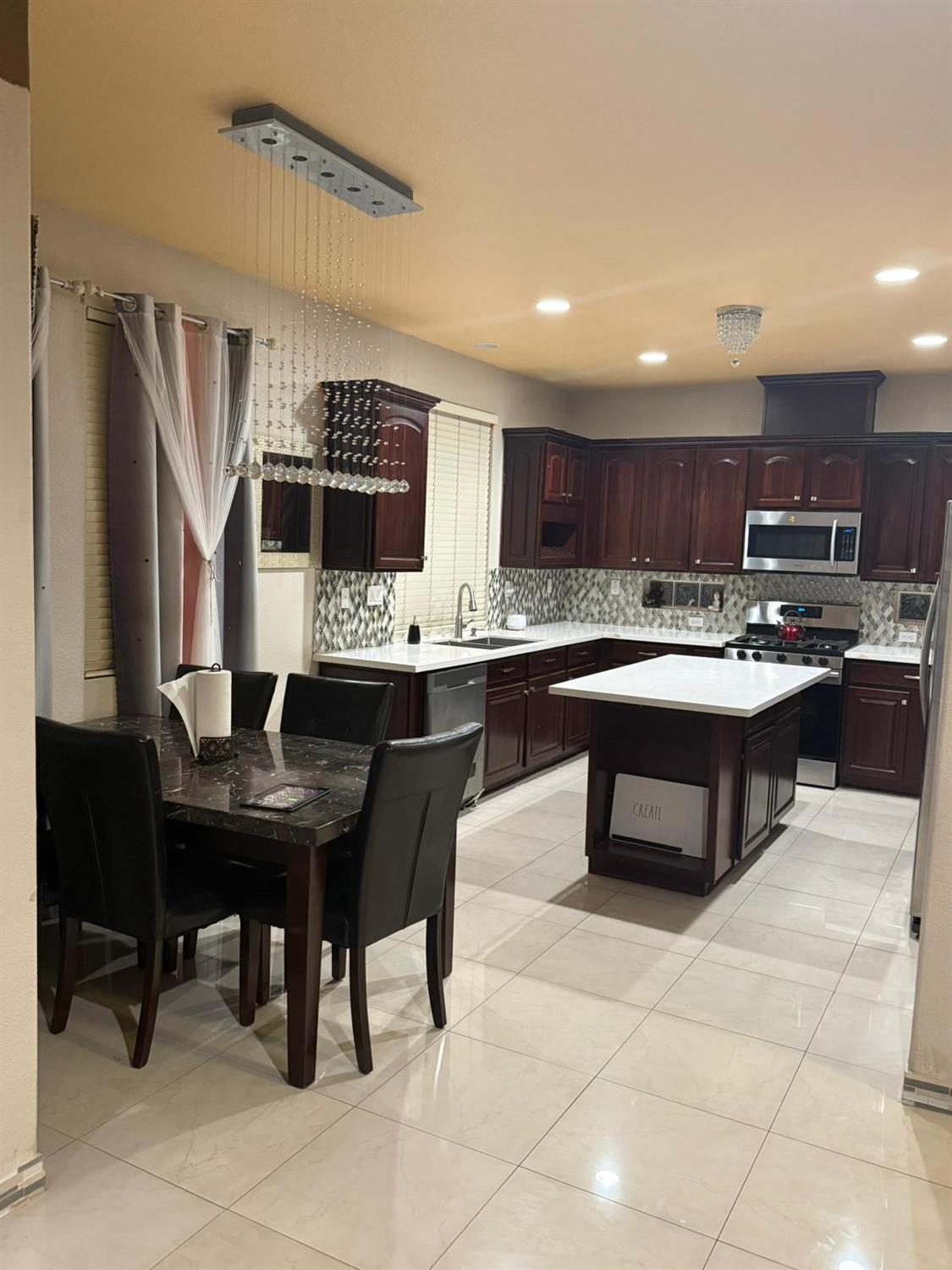 152 College Hill Way