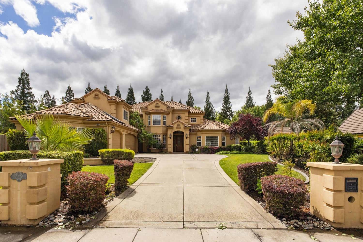 9003 Cedar Ridge Drive