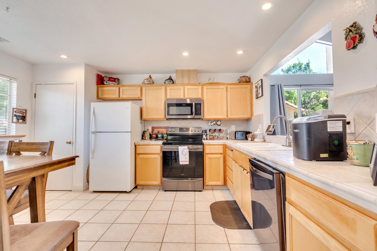 Los Banos, California 93635, United States, 3 Bedrooms Bedrooms, ,2 BathroomsBathrooms,Residential,Active,170640