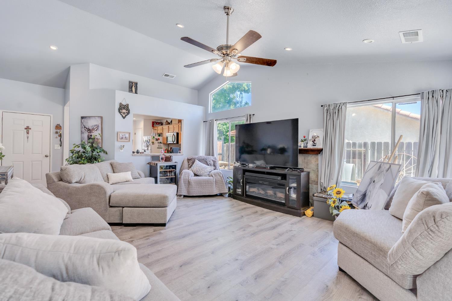 Los Banos, California 93635, United States, 3 Bedrooms Bedrooms, ,2 BathroomsBathrooms,Residential,Active,170640