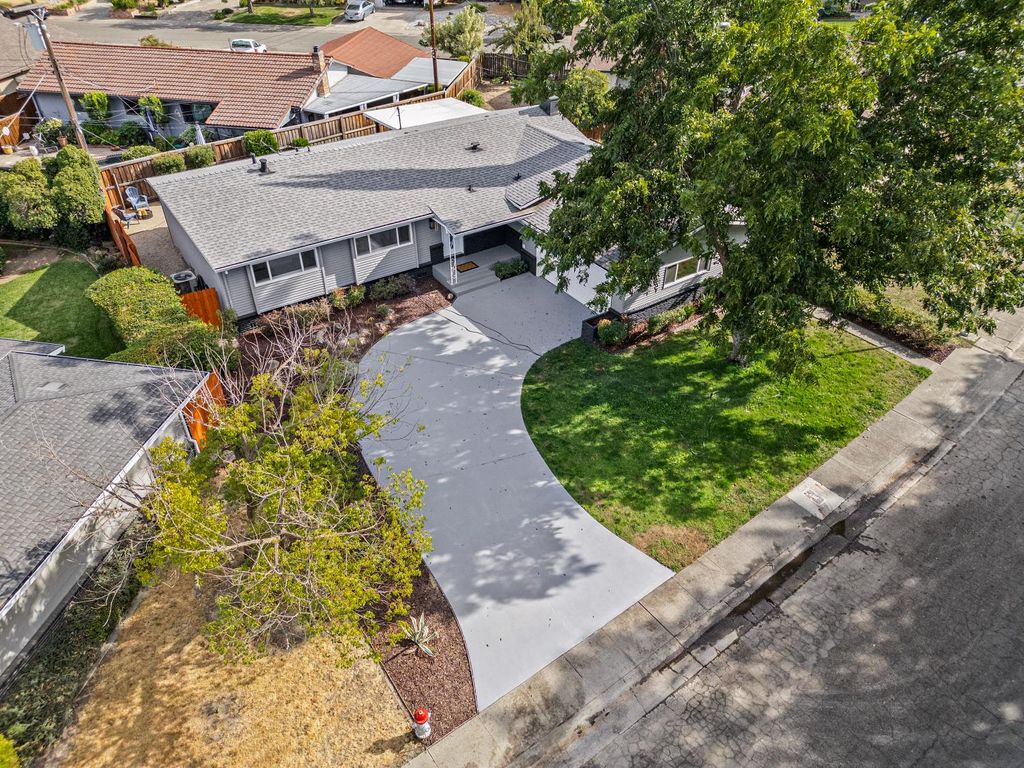 Photo of 6877 Buena Terra Way, Sacramento, CA 95831 (MLS # 225138394)