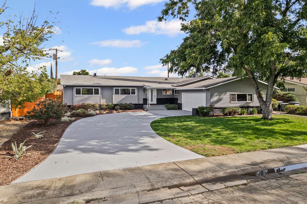 Photo of 6877 Buena Terra Way, Sacramento, CA 95831 (MLS # 225138394)