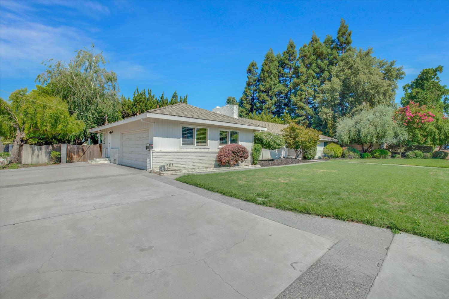 7025 Hillcrest Drive