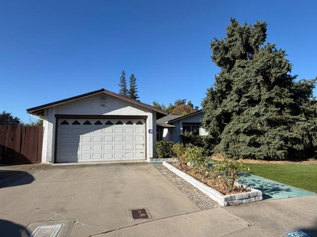3304 Benton Circle