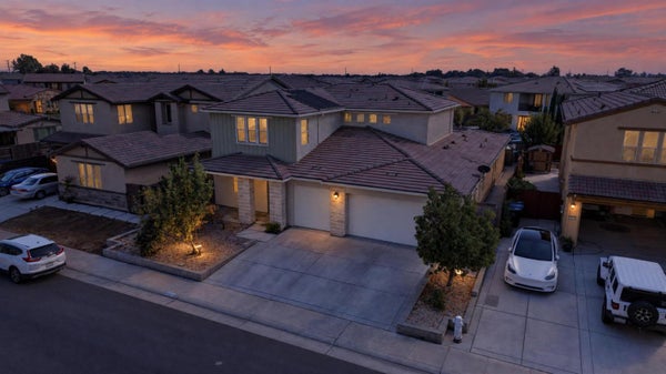 9424 QUINTERO AVE, ELK GROVE, CA 95624 - Image b96dd4fe5cf12c1bd853ef7a296e00a6/3919230452