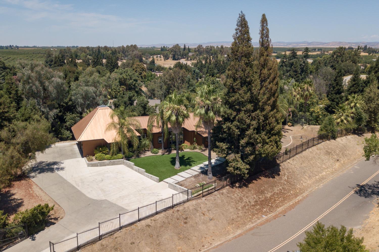 9313 N Hills Court