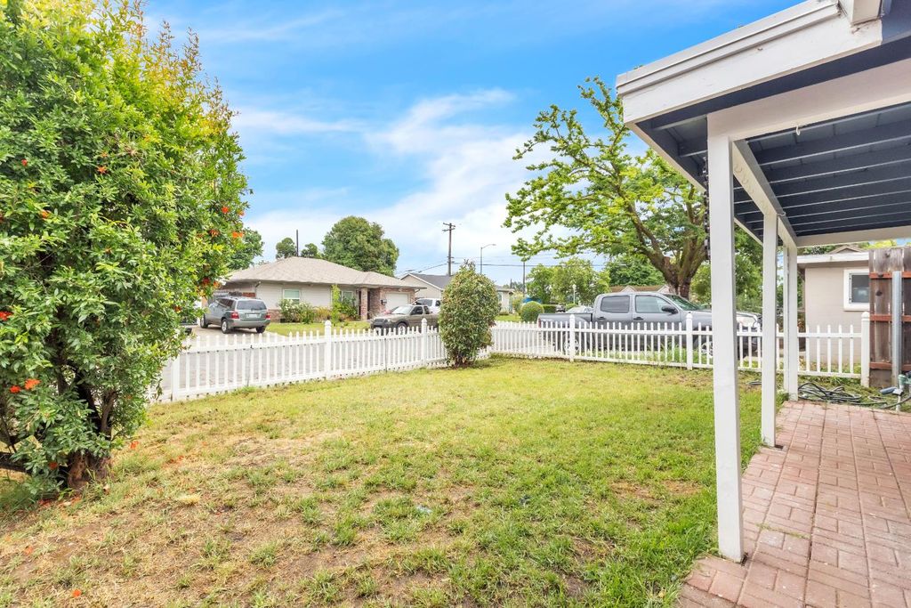 Photo of 5530 Alcott Drive, Sacramento, CA 95820 (MLS # 226045420)