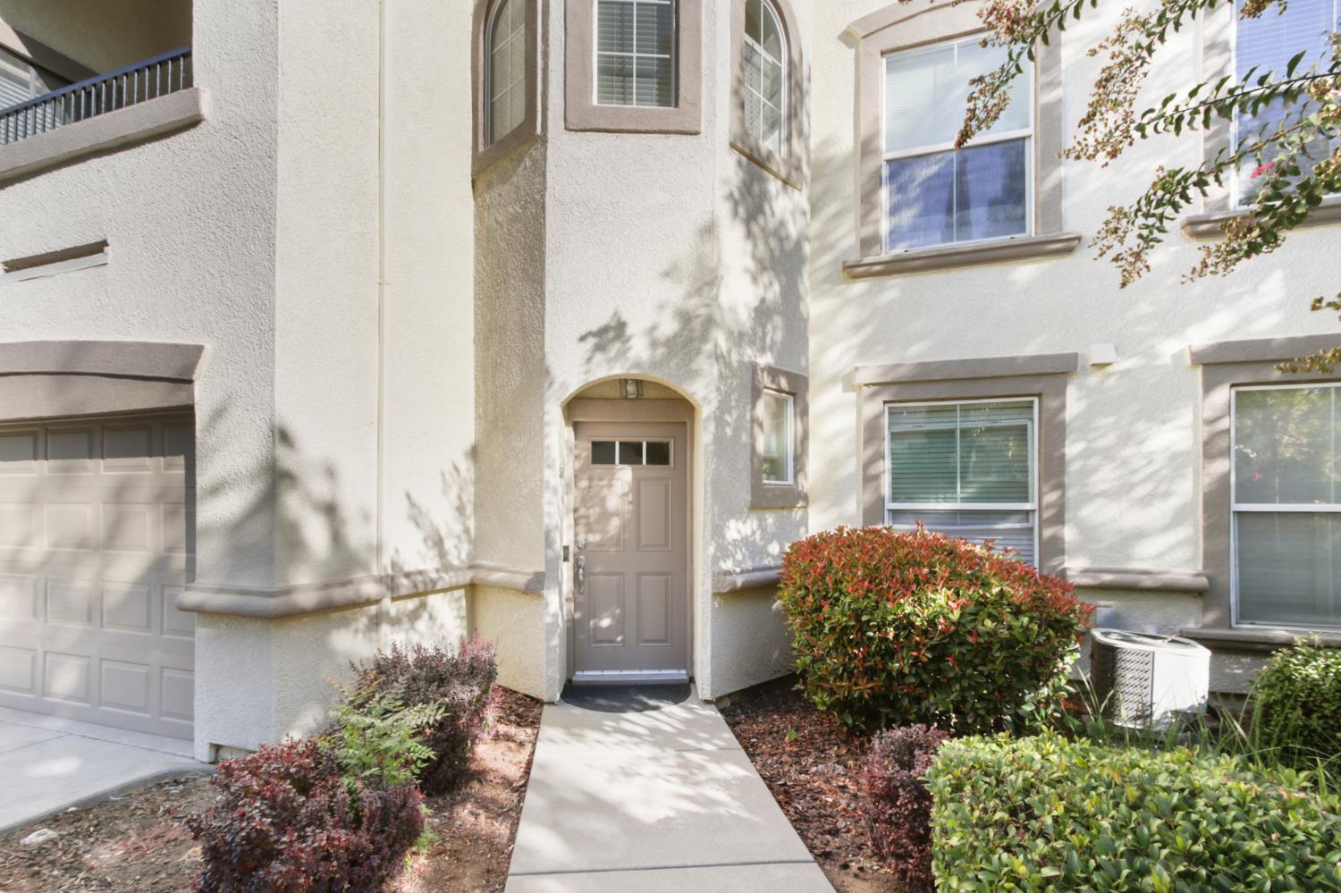 5520 Tares Circle