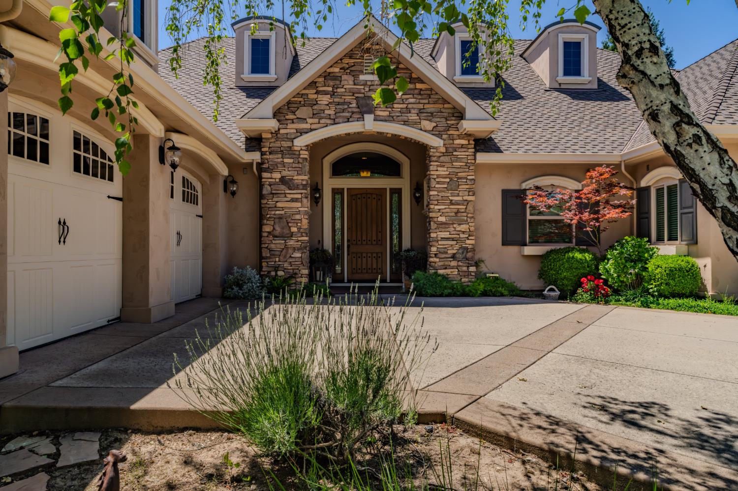 2086 Oak Creek Drive 1