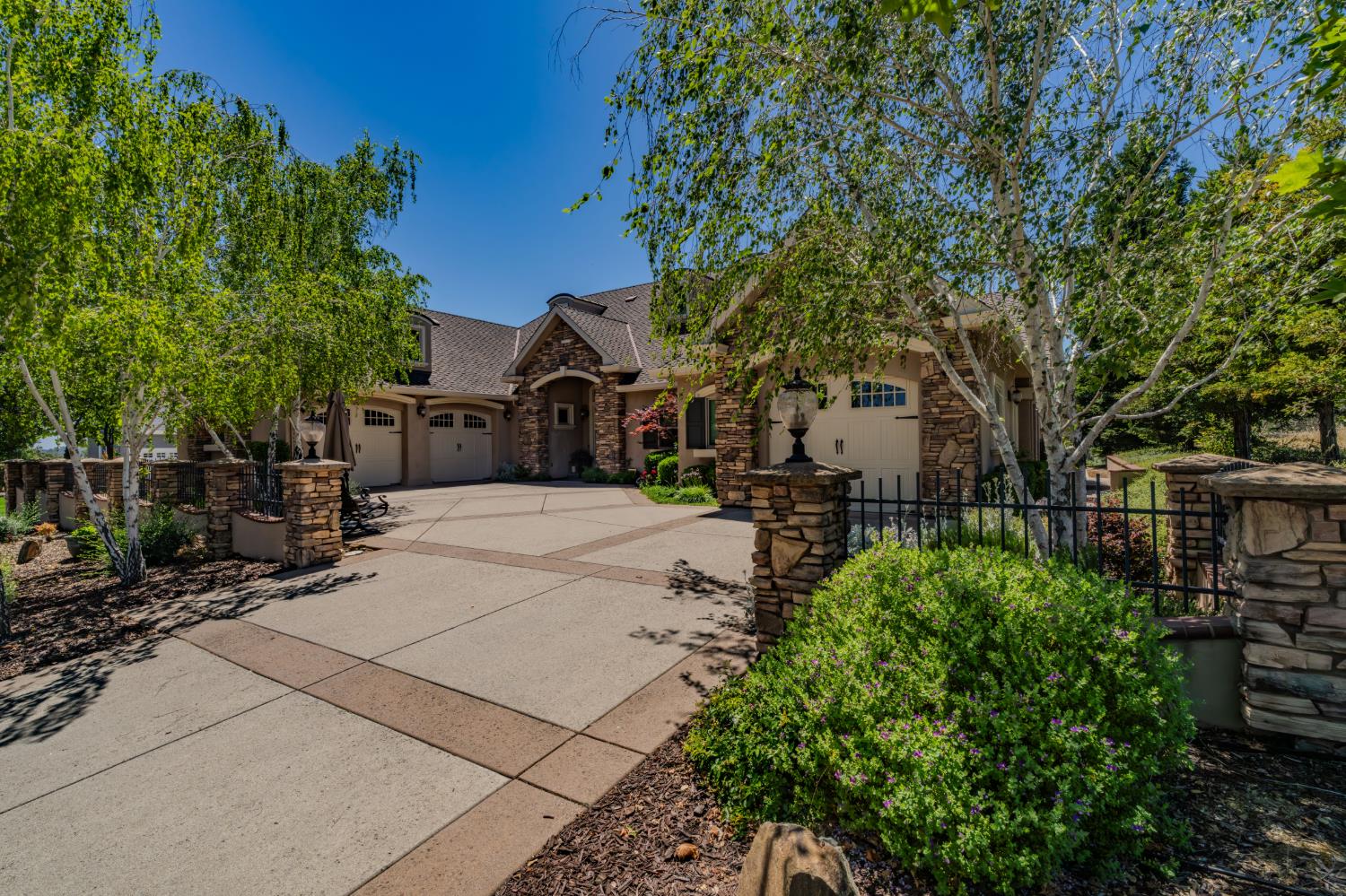 2086 Oak Creek Drive 1
