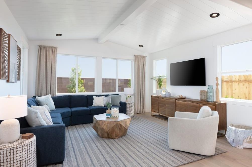 4424 Canyon Coral Way