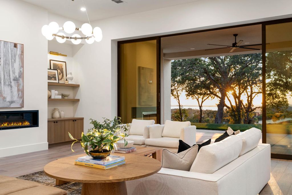 Photo of 4930 Greyson Creek, El Dorado Hills, CA 95762 (MLS # 225147323)