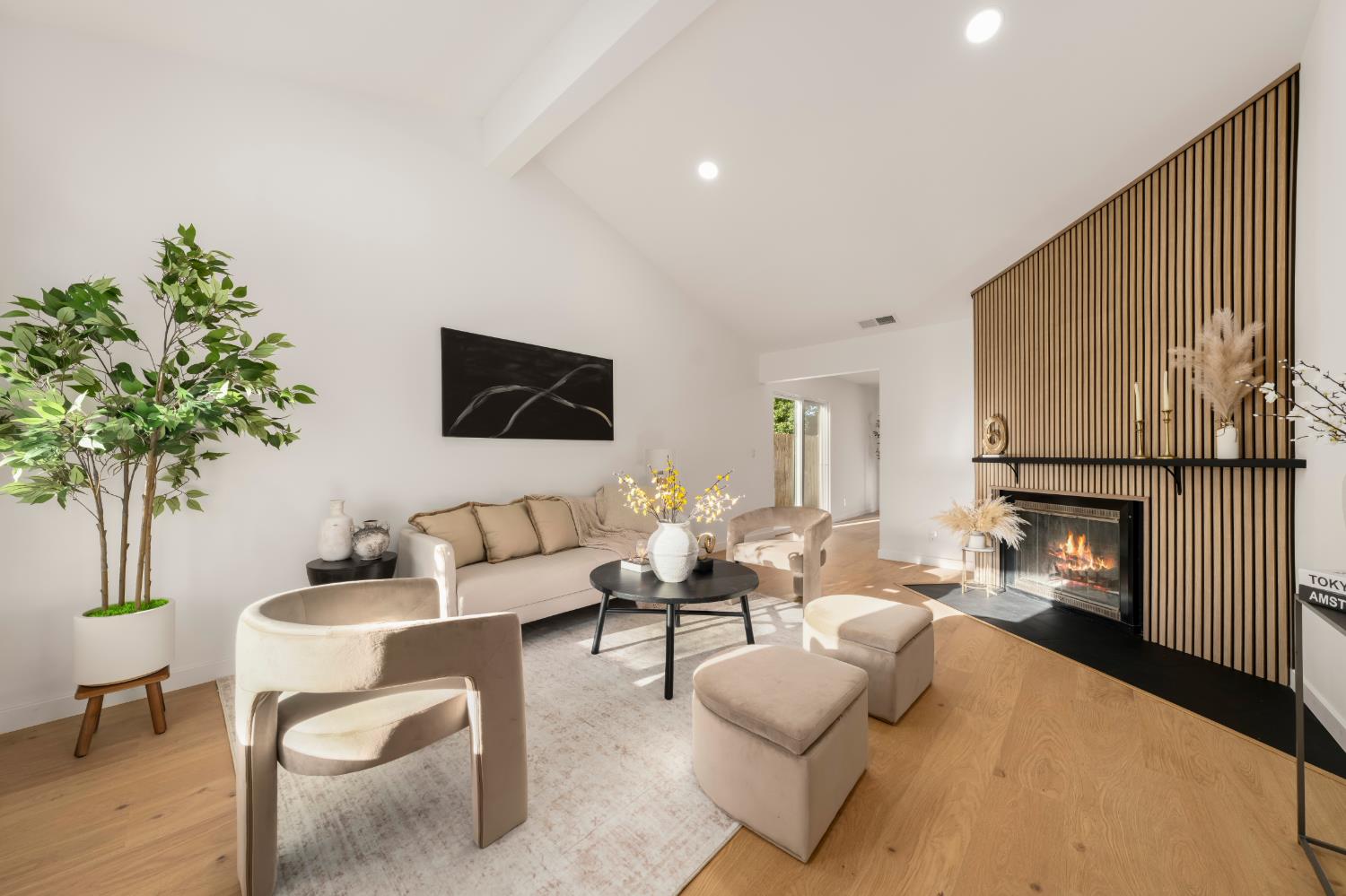 5550 E Knoll Drive