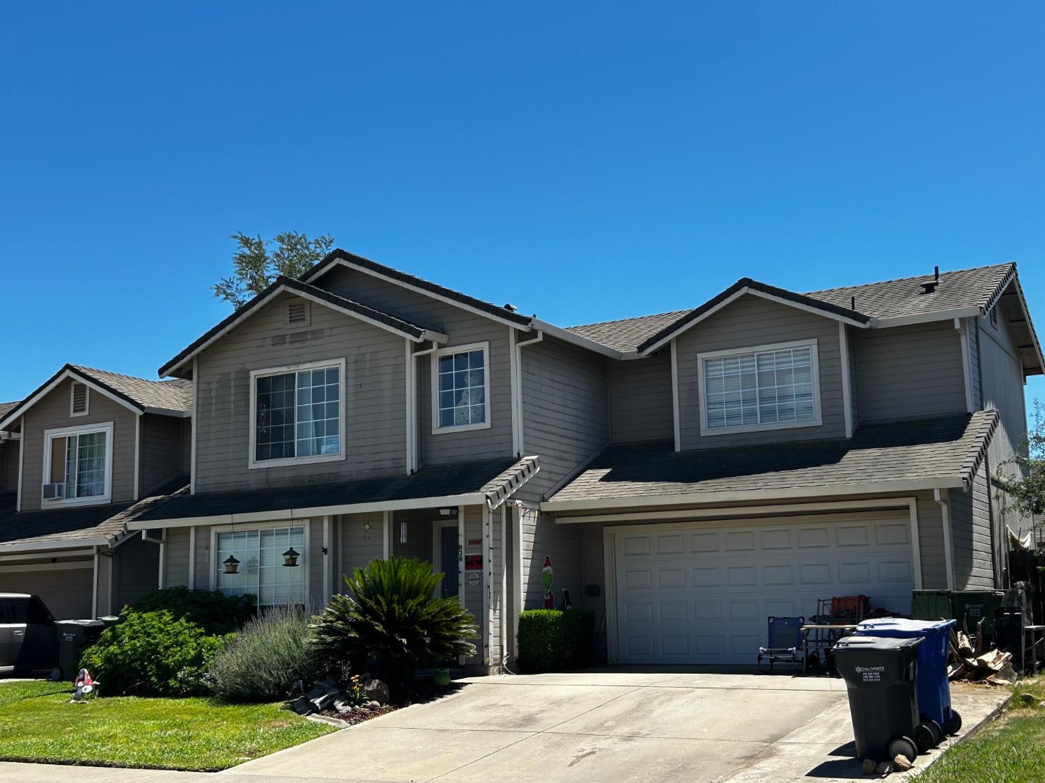 838 Lyonia Drive