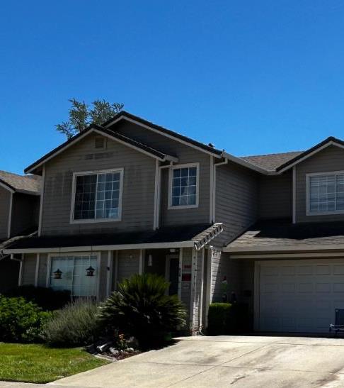 838 Lyonia Drive