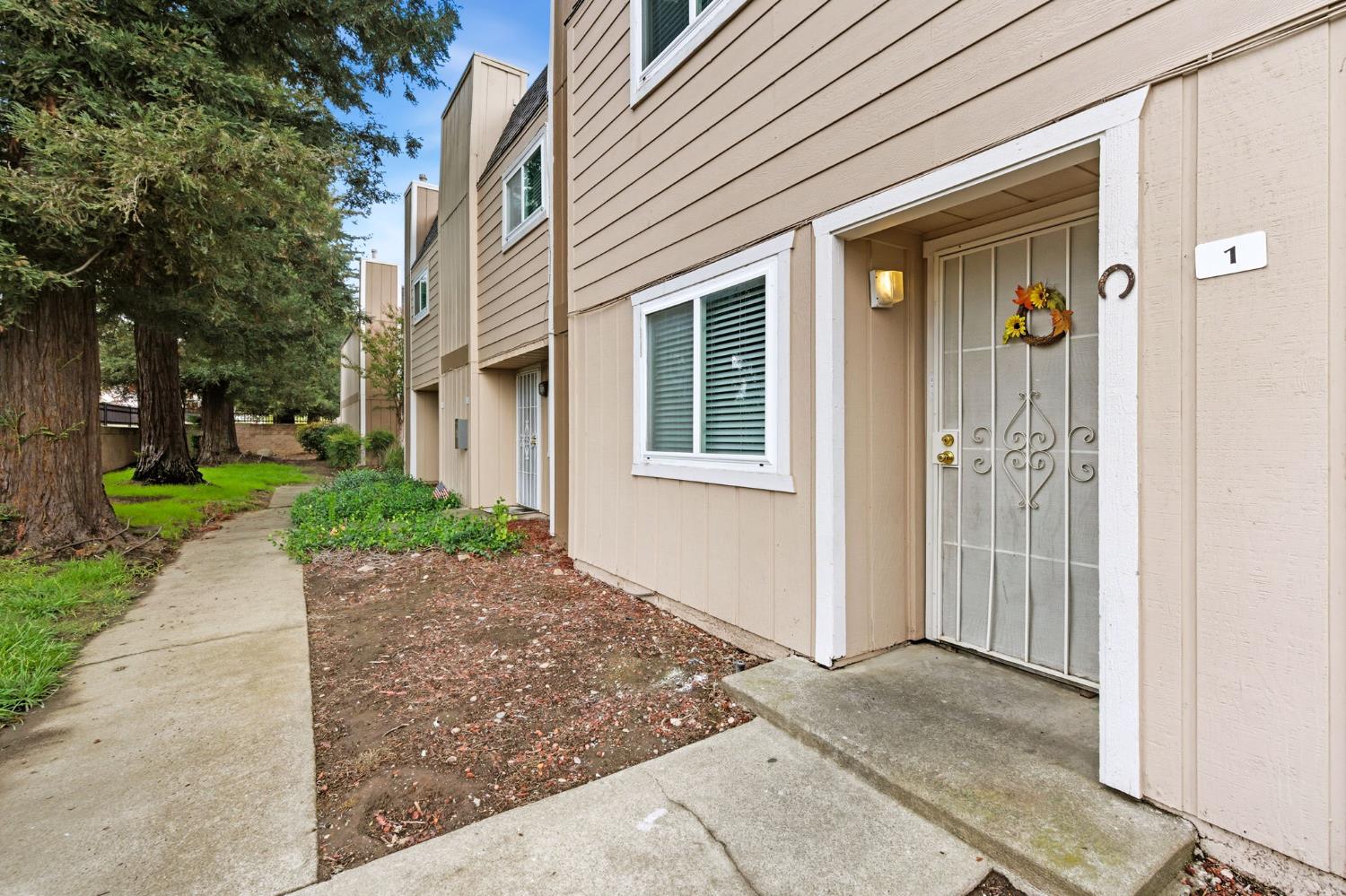 7032 Fair Oaks Boulevard 1