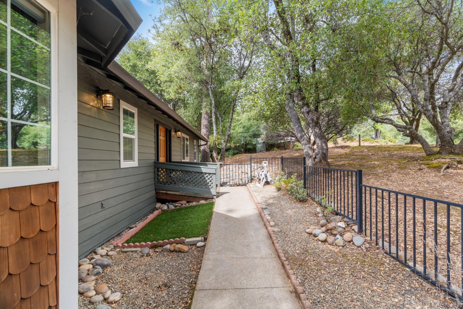 12711 Cresthaven Drive