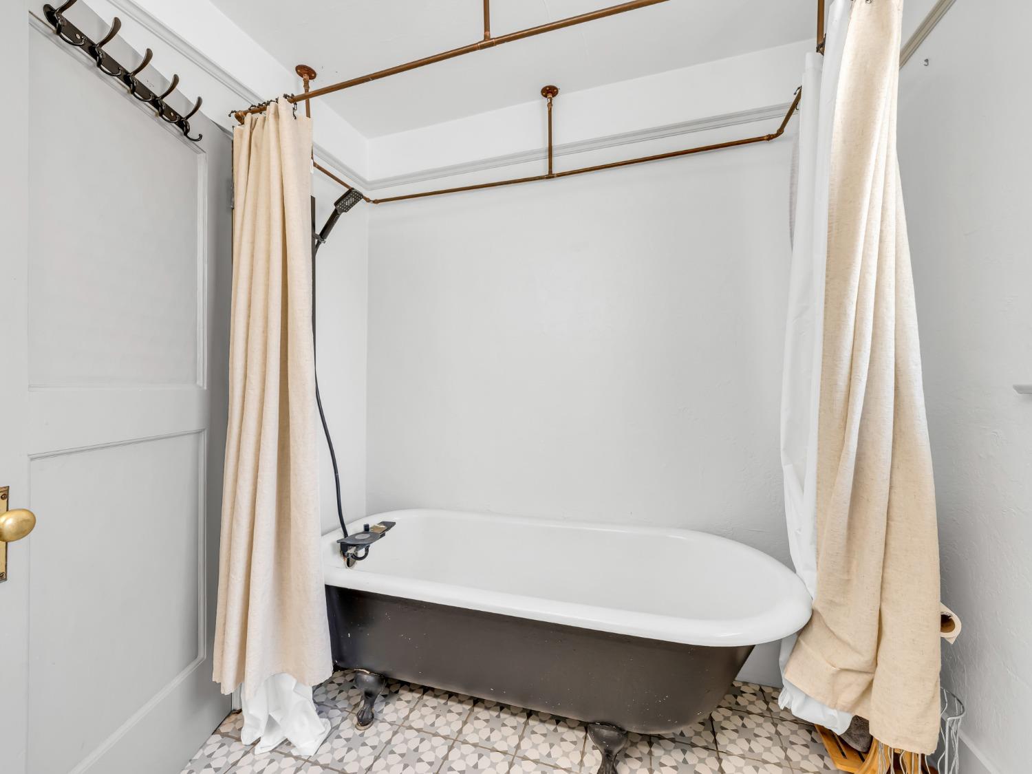 Stockton, California 95204, United States, 3 Bedrooms Bedrooms, ,2 BathroomsBathrooms,Residential,Pending,104629