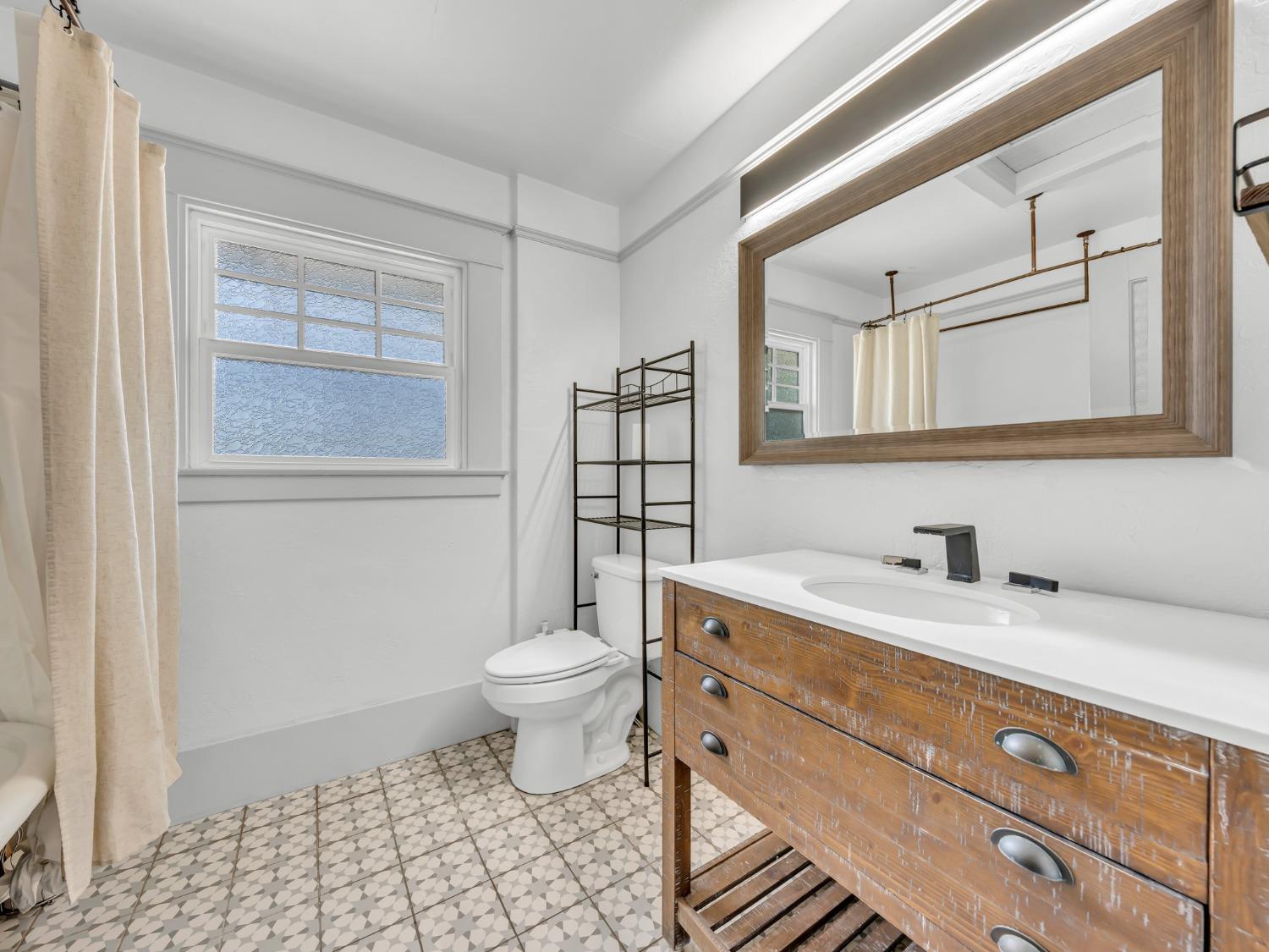 Stockton, California 95204, United States, 3 Bedrooms Bedrooms, ,2 BathroomsBathrooms,Residential,Pending,104629