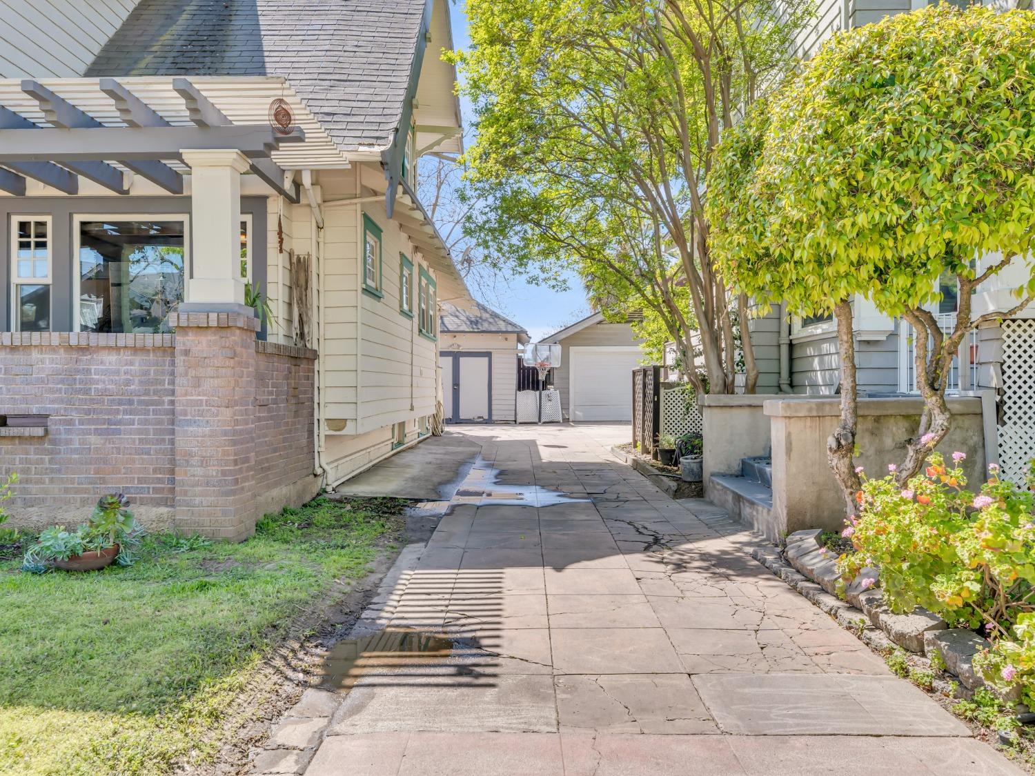 Stockton, California 95204, United States, 3 Bedrooms Bedrooms, ,2 BathroomsBathrooms,Residential,Pending,104629