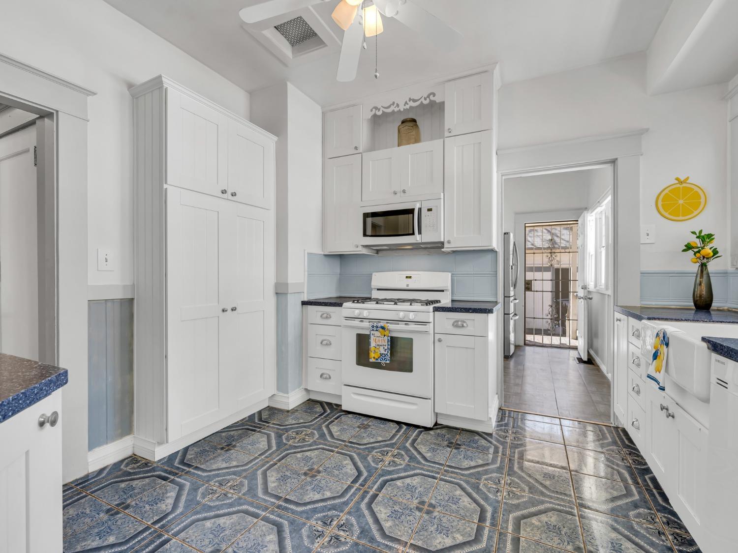 Stockton, California 95204, United States, 3 Bedrooms Bedrooms, ,2 BathroomsBathrooms,Residential,Pending,104629