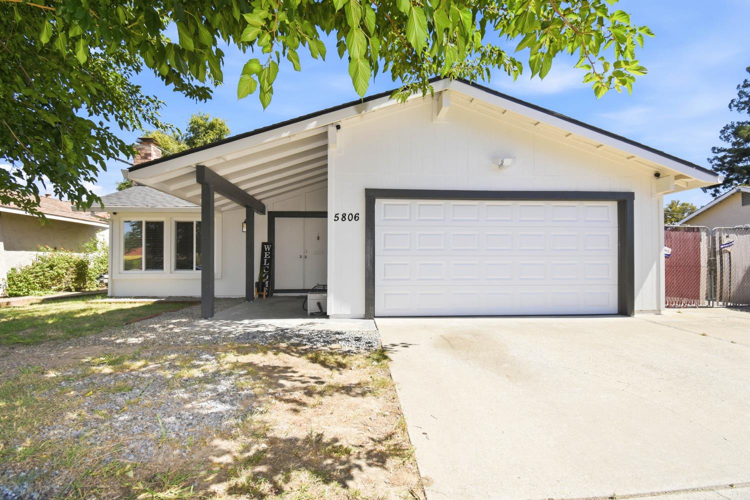 5806 Hillsdale Boulevard