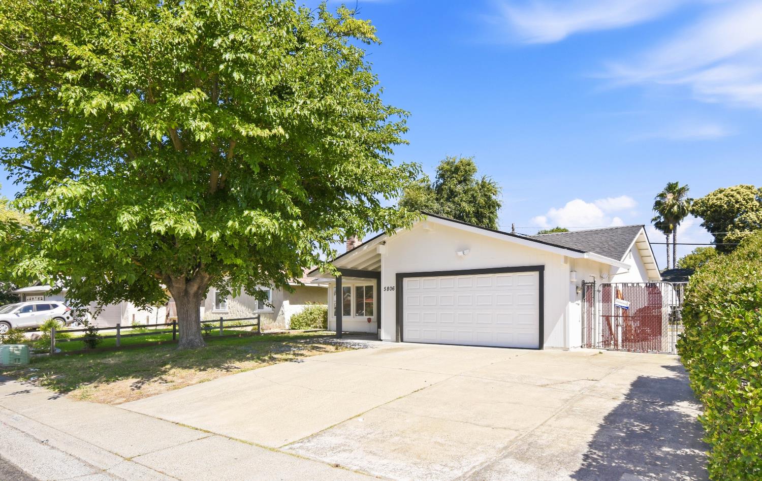 5806 Hillsdale Boulevard