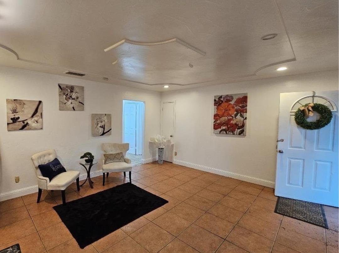2589 Altos Avenue