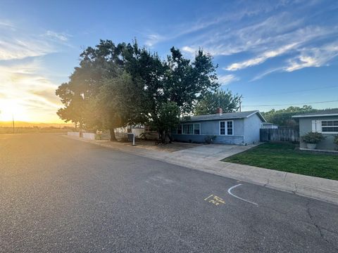 855 Toyon Lane, Patterson, CA 95363 - MLS#: 224106571