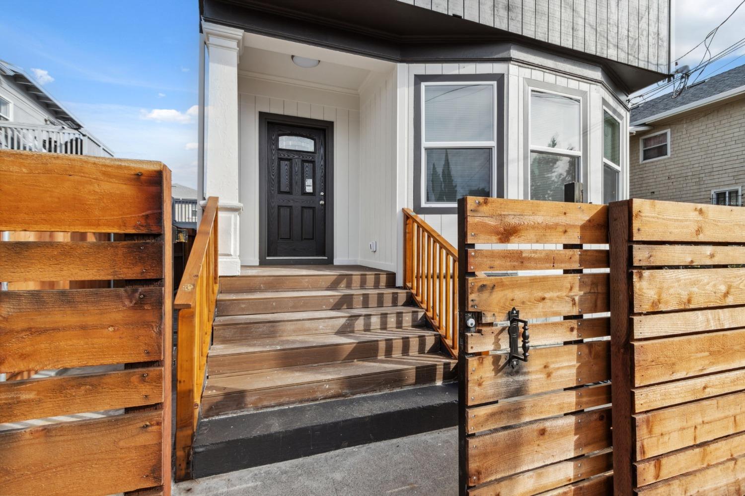 842 E. 17th St