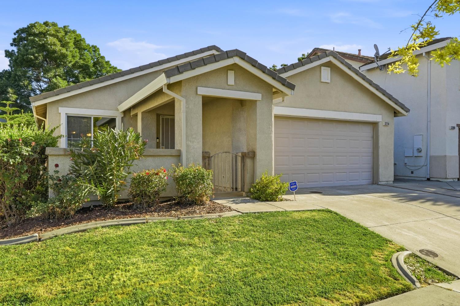 3214 N Santa Cruz Road