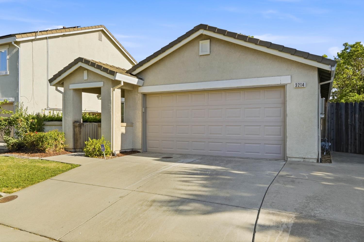 3214 N Santa Cruz Road