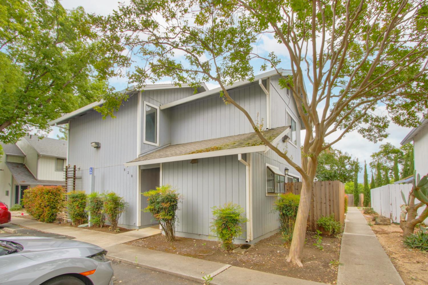 828 Adams Terrace