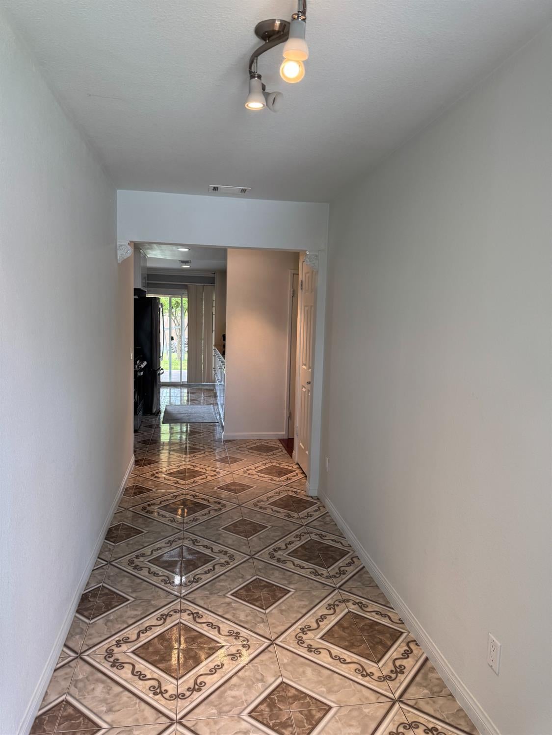 6185 Jack London Circle