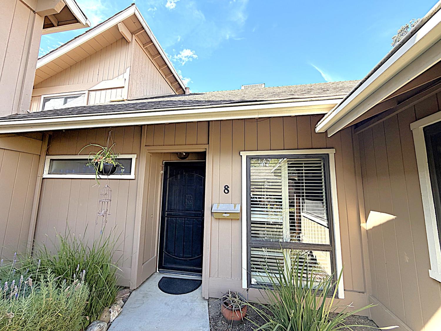 608 College Street 8