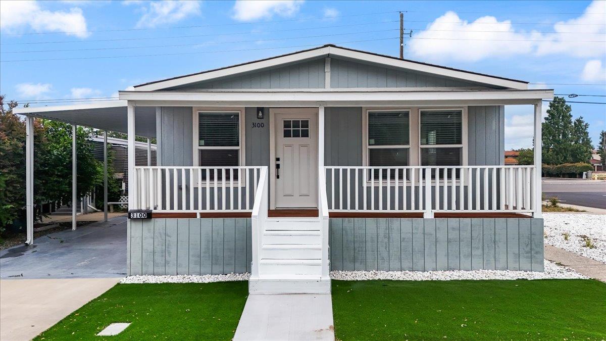 3100 Celebrity Lane
