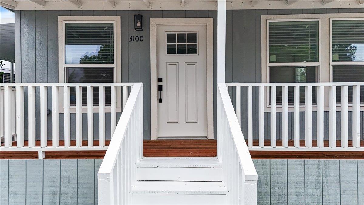 3100 Celebrity Lane