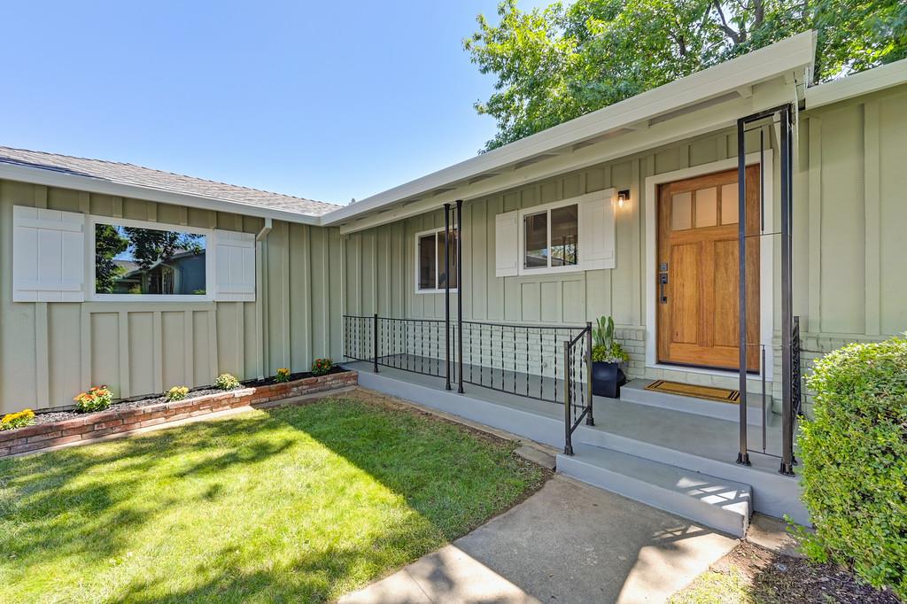 2020 Daphne Avenue