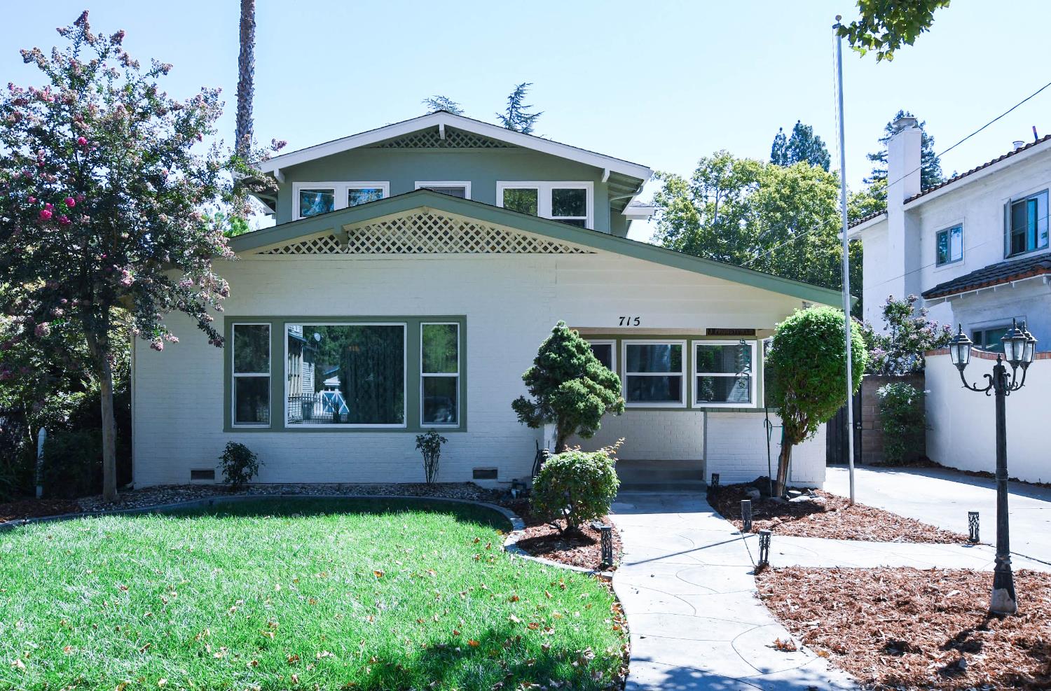 715 College Street
