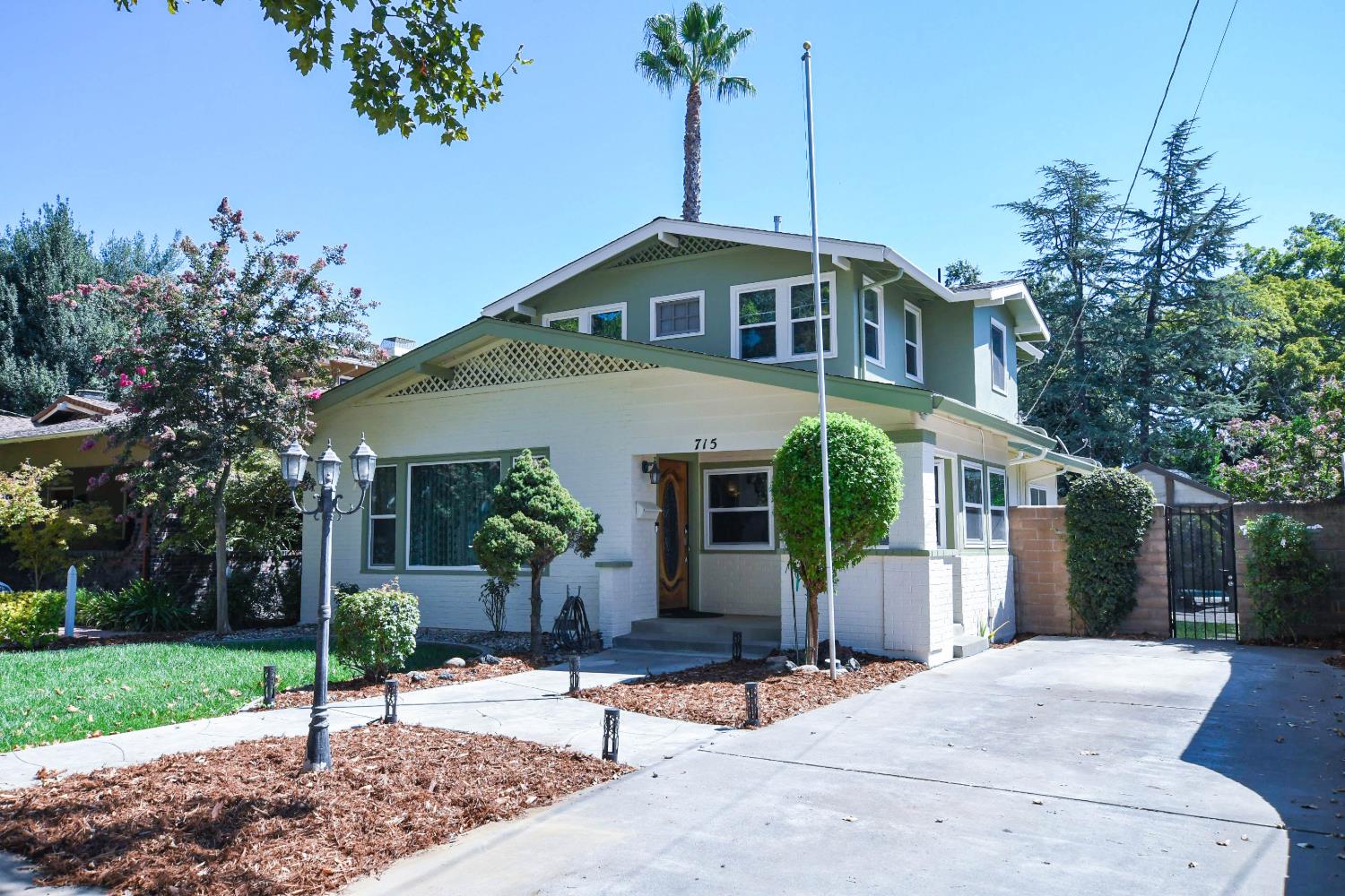 715 College Street
