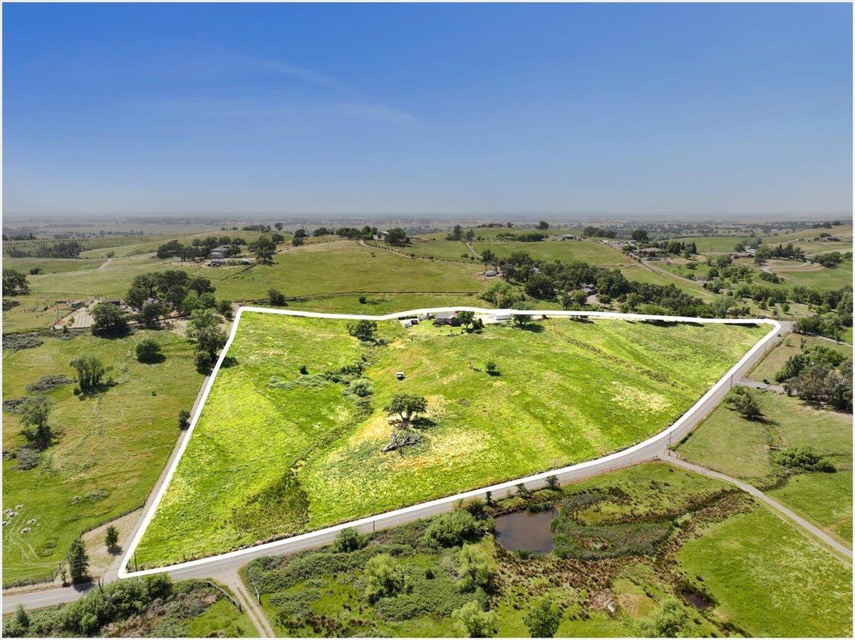 7497 Mccourtney Road