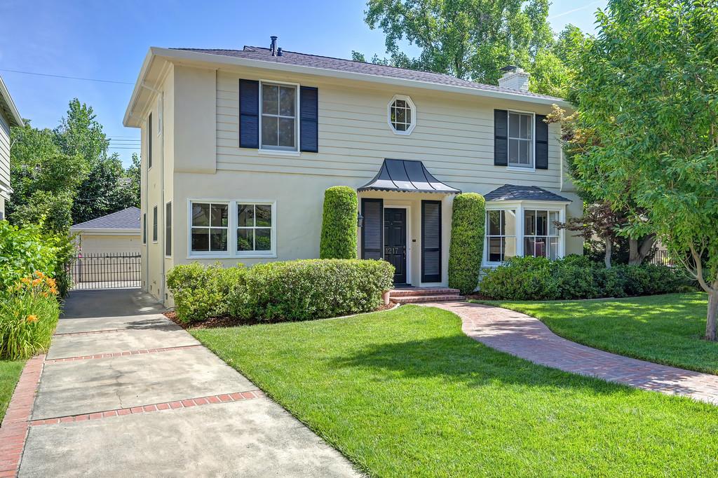 1217 Robertson Way